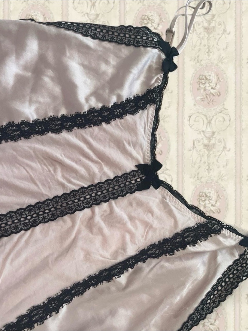 Vintage Victoria Secret Blush and Black Lace Satin Chemise 💐